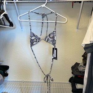 PRETTYLITTLETHING Swimsuit Bikini Top